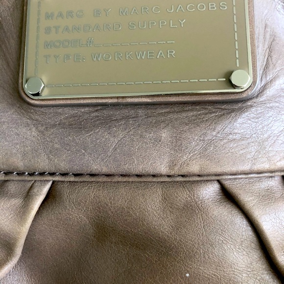 Marc by Marc Jacobs slouchy leather bag - Picture 5 of 5